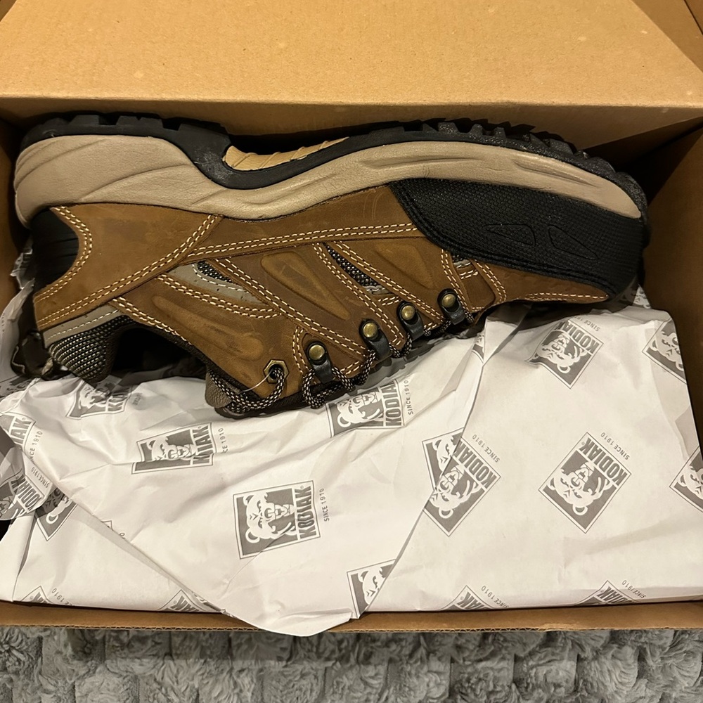 BNIB Kodiak Buckeye Boots